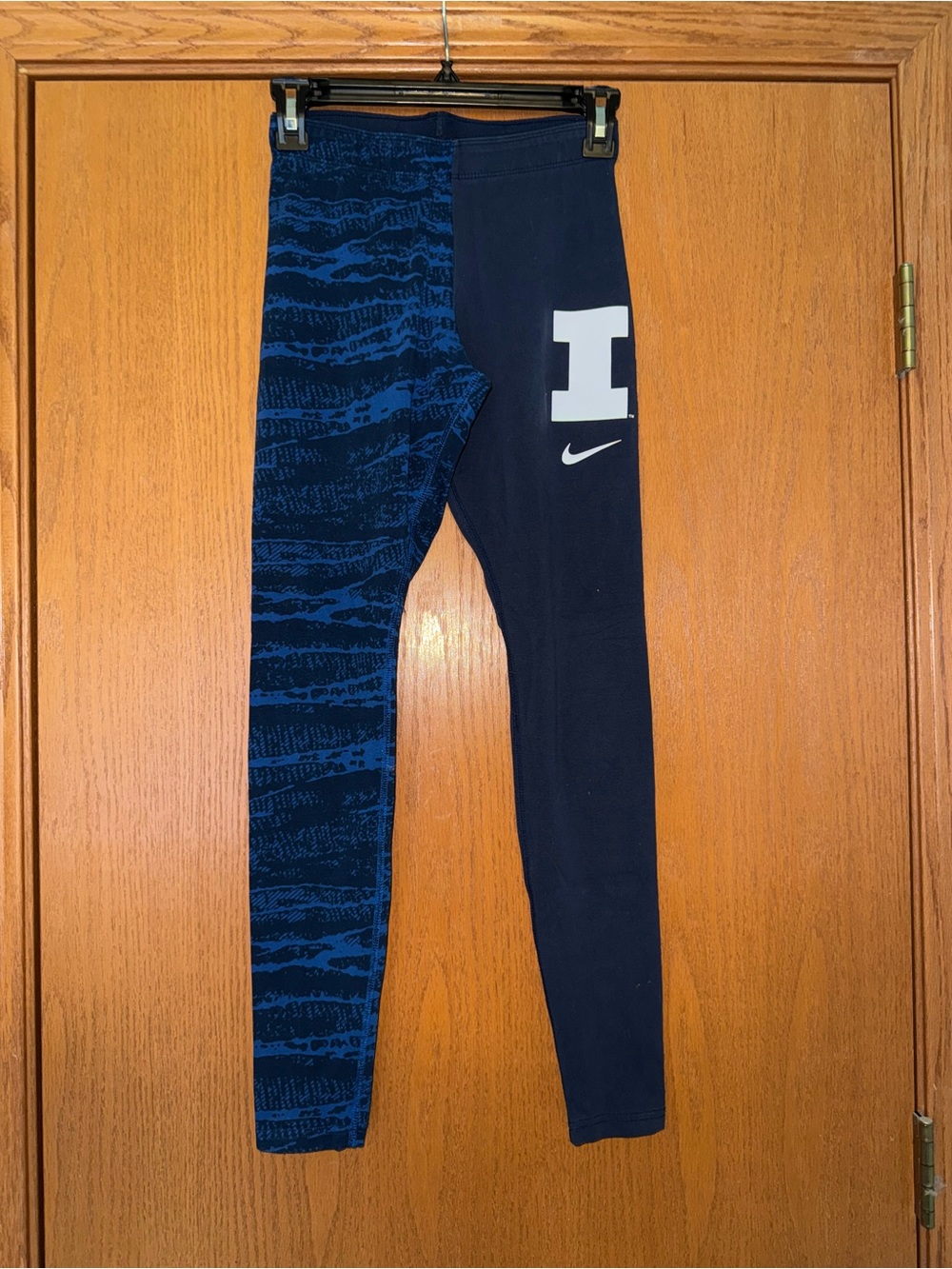 Nike Women’s Navy Blue Patterned Graphic Leggings